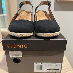 Vionic black wedge